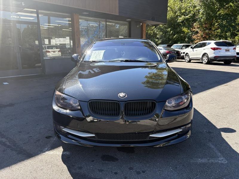 2013 BMW 3 Series Image 2