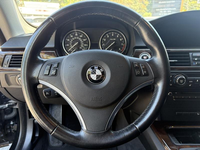 2013 BMW 3 Series Image 17