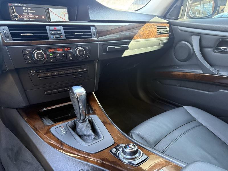 2013 BMW 3 Series Image 18