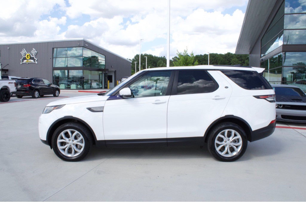 2018 Land Rover Discovery Image 9