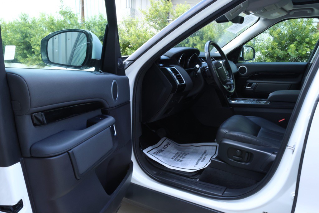 2018 Land Rover Discovery Image 10