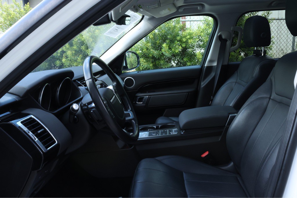2018 Land Rover Discovery Image 11