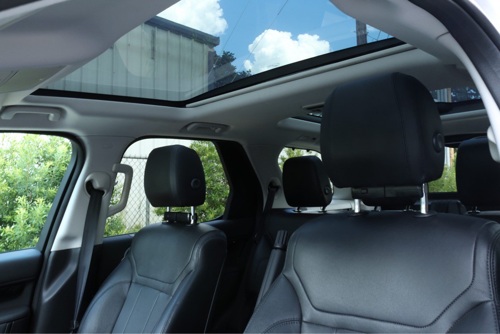 2018 Land Rover Discovery Image 12