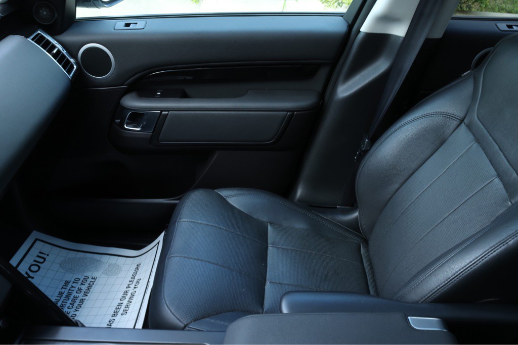 2018 Land Rover Discovery Image 13