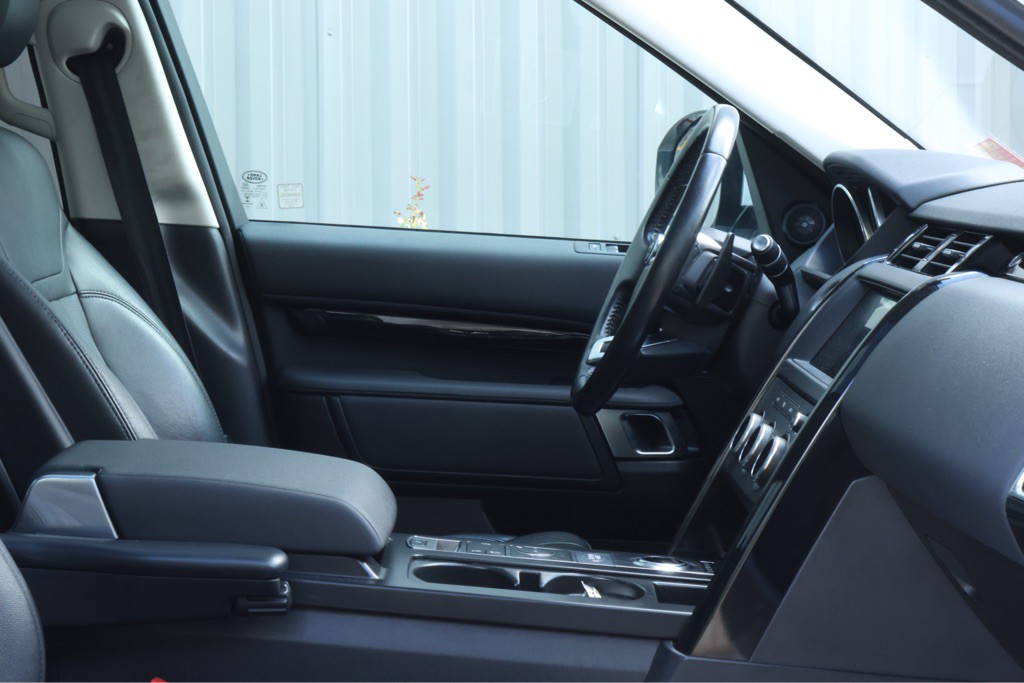 2018 Land Rover Discovery Image 21