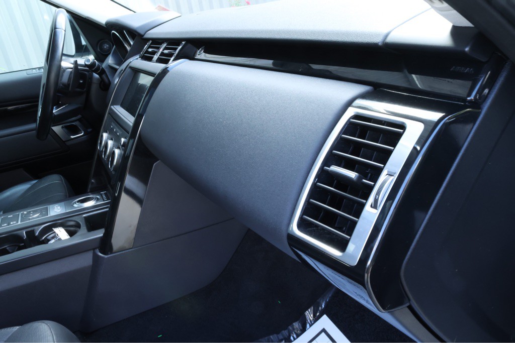 2018 Land Rover Discovery Image 25