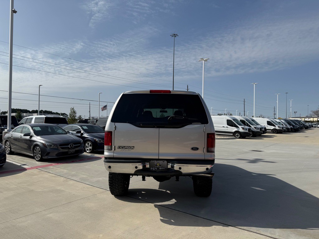 2004 Ford Excursion Image 5