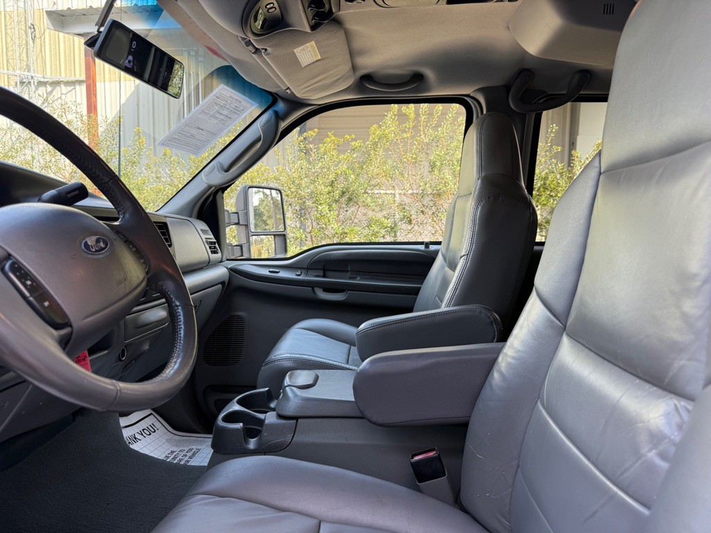 2004 Ford Excursion Image 13