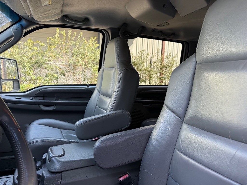 2004 Ford Excursion Image 14