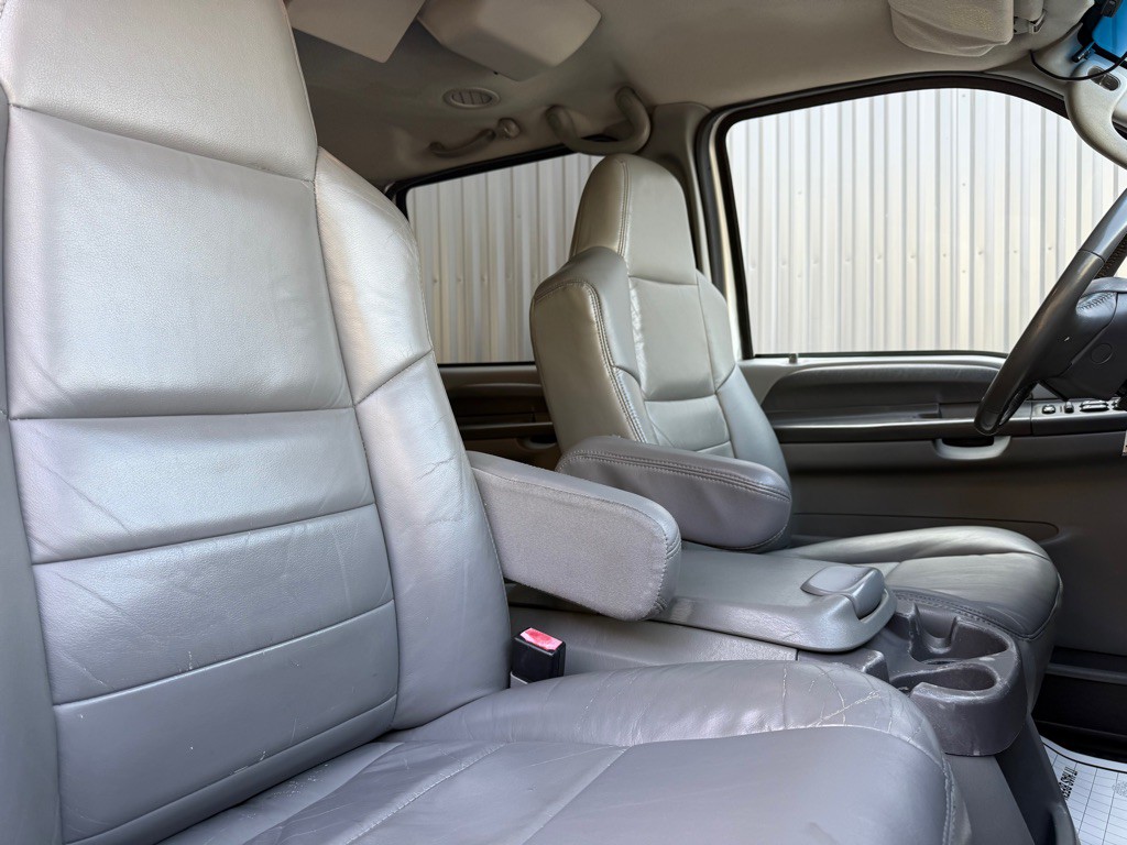 2004 Ford Excursion Image 17