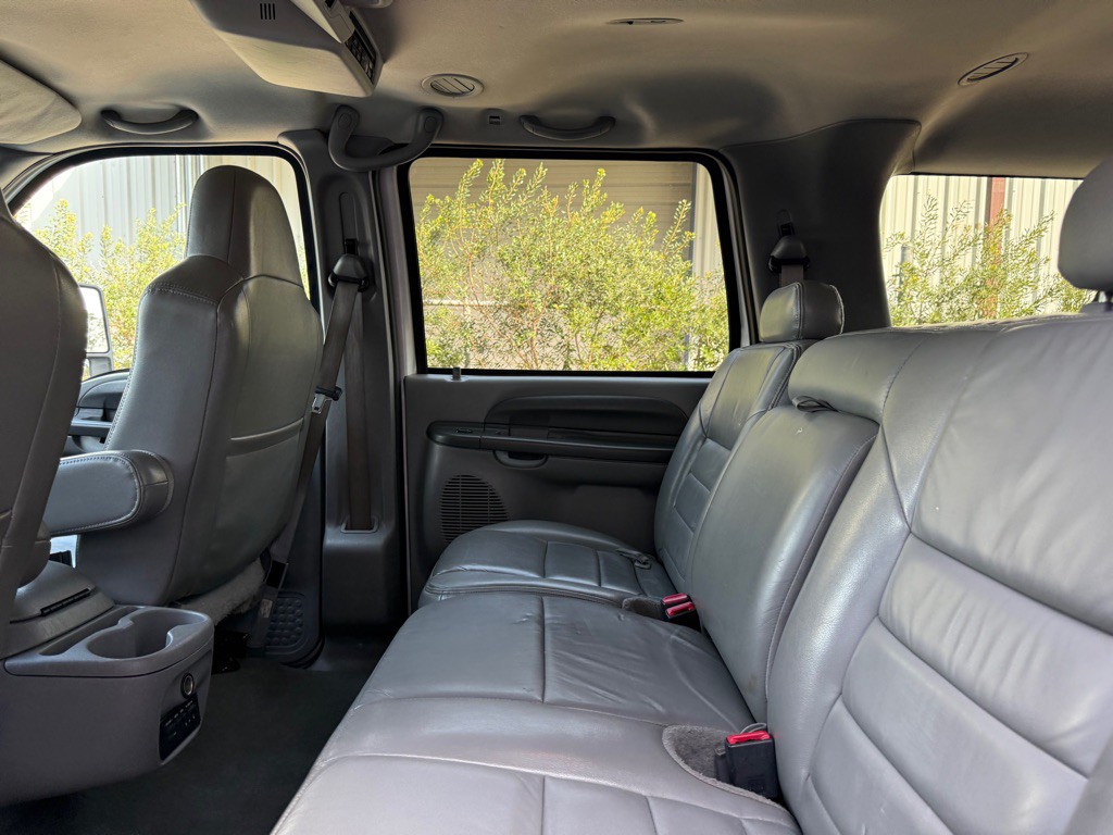 2004 Ford Excursion Image 18