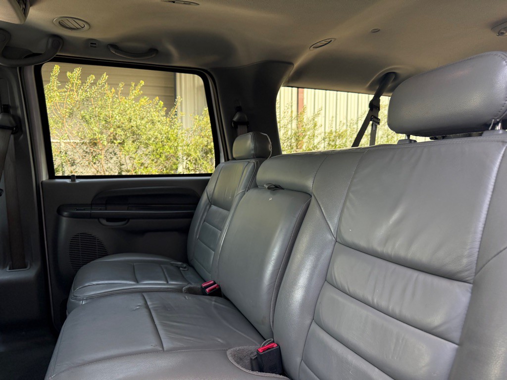 2004 Ford Excursion Image 19