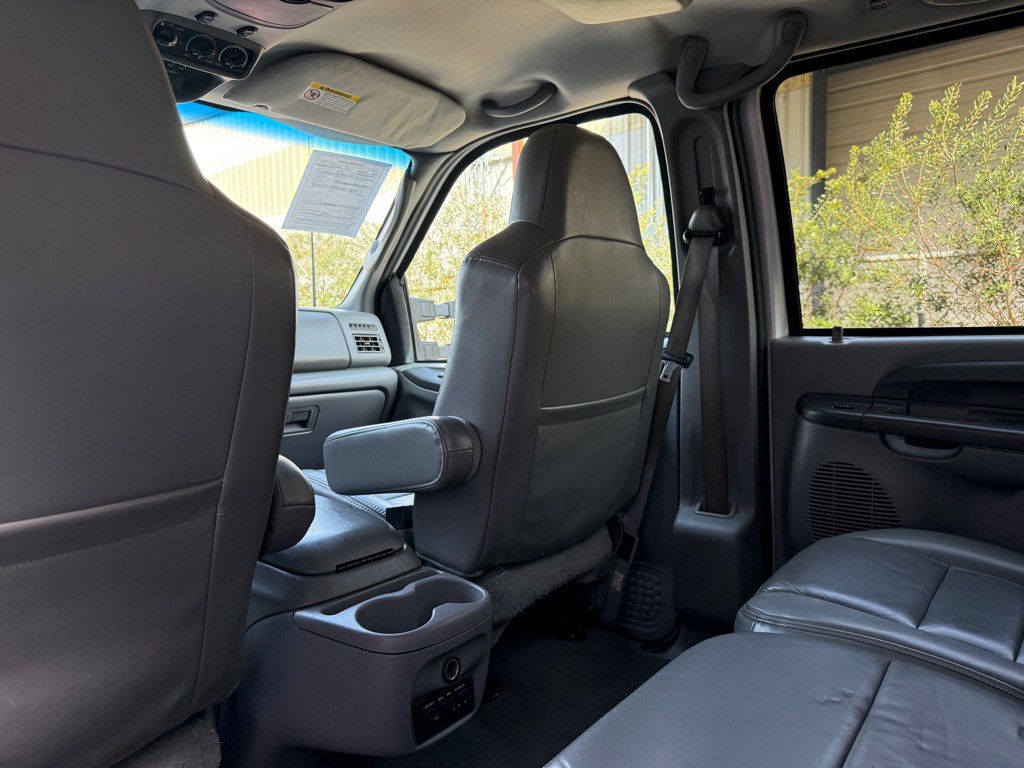 2004 Ford Excursion Image 20