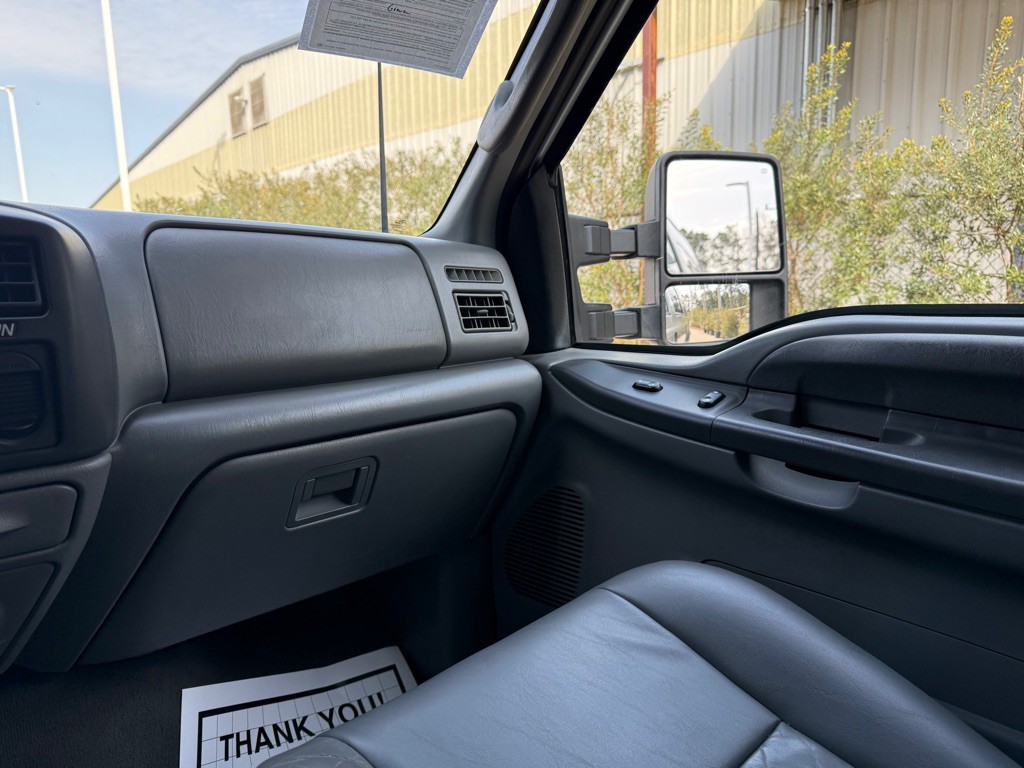 2004 Ford Excursion Image 27