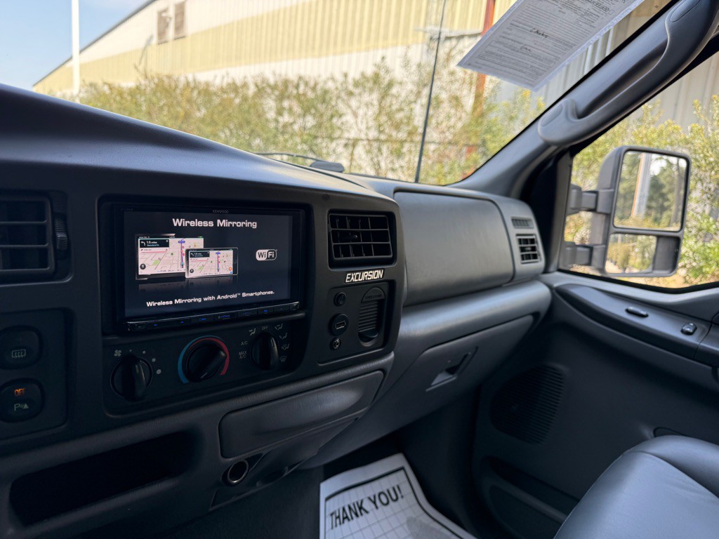 2004 Ford Excursion Image 30