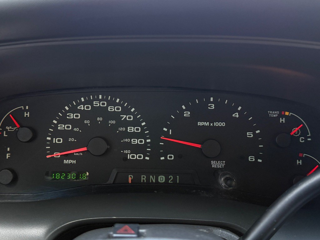 2004 Ford Excursion Image 32