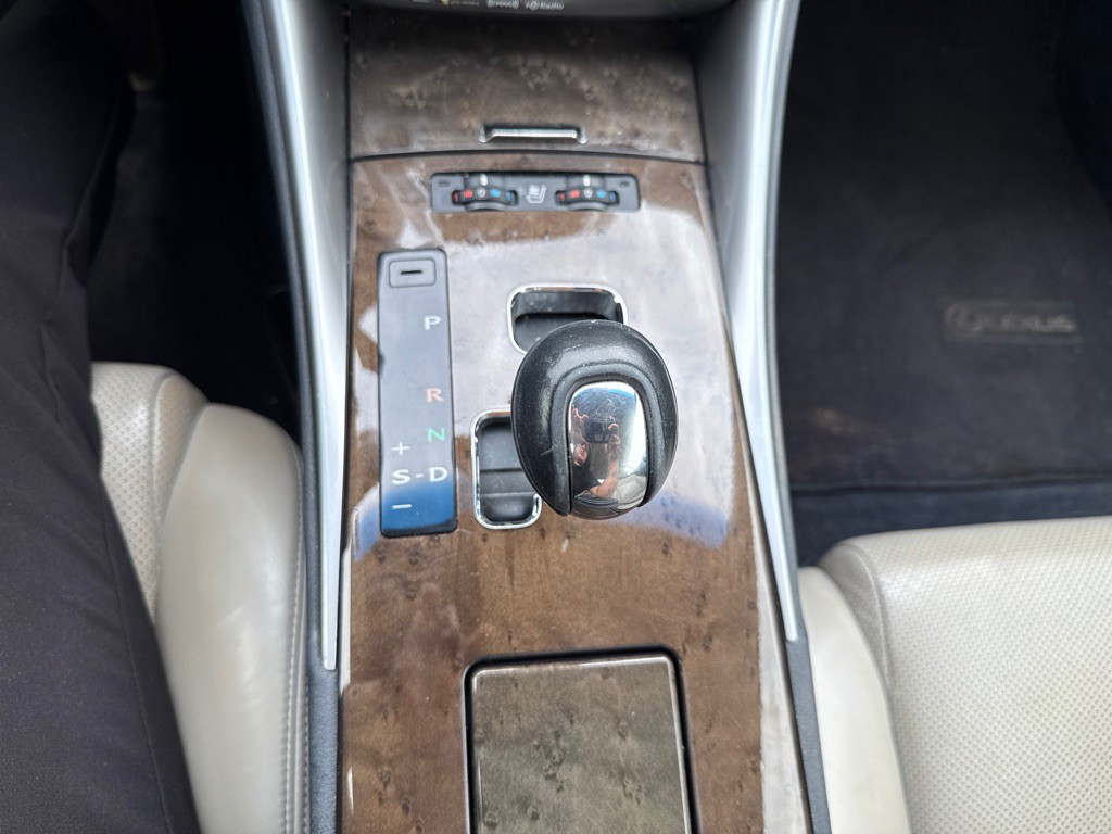 2013 Lexus IS Image 16