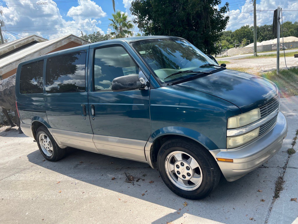 2003 Chevrolet Astro Image 3