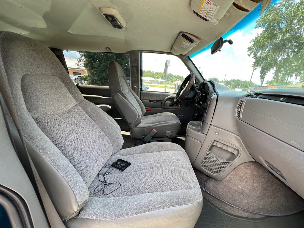 2003 Chevrolet Astro Image 4