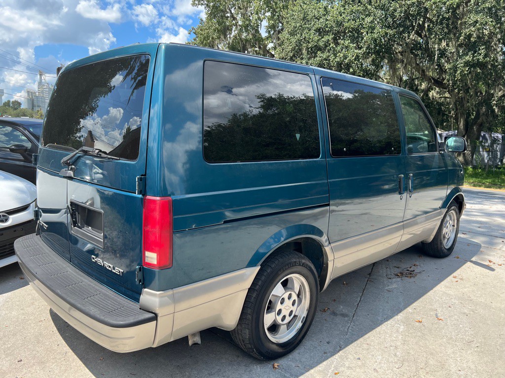 2003 Chevrolet Astro Image 6
