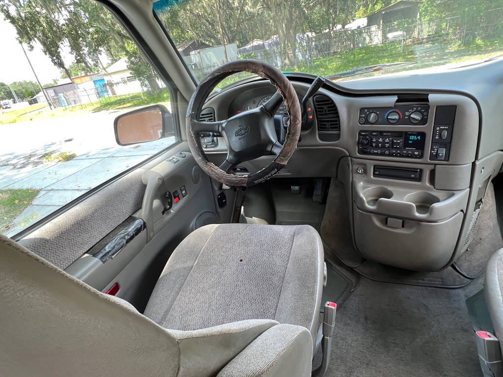 2003 Chevrolet Astro Image 7