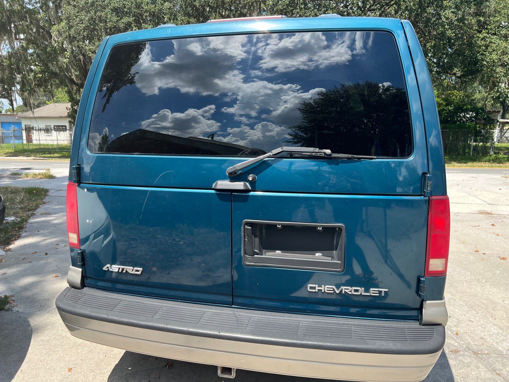 2003 Chevrolet Astro Image 8