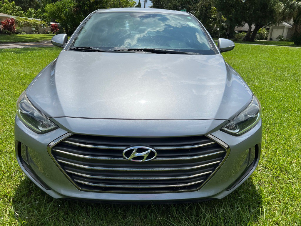 2017 Hyundai Elantra Image 3
