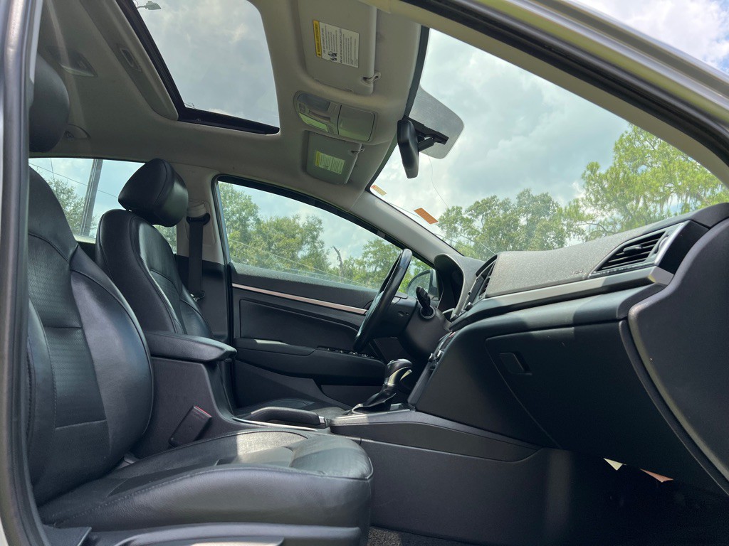 2017 Hyundai Elantra Image 6