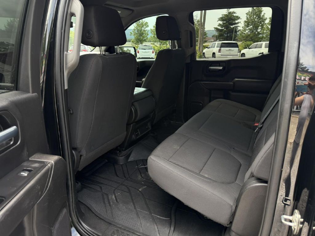 2021 Chevrolet Silverado 1500 Image 2