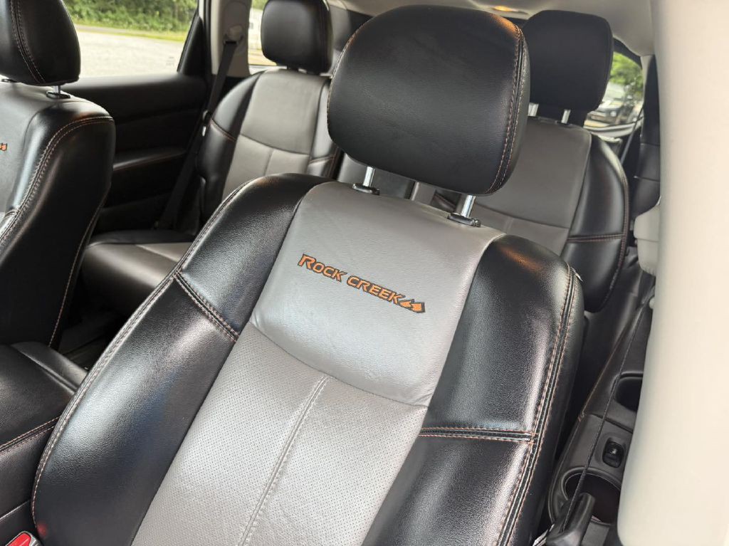 2019 Nissan Pathfinder Image 2