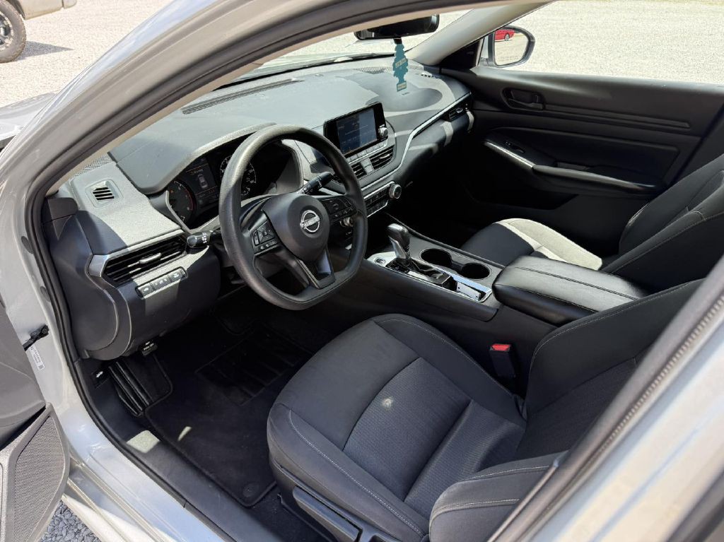 2023 Nissan Altima Image 5