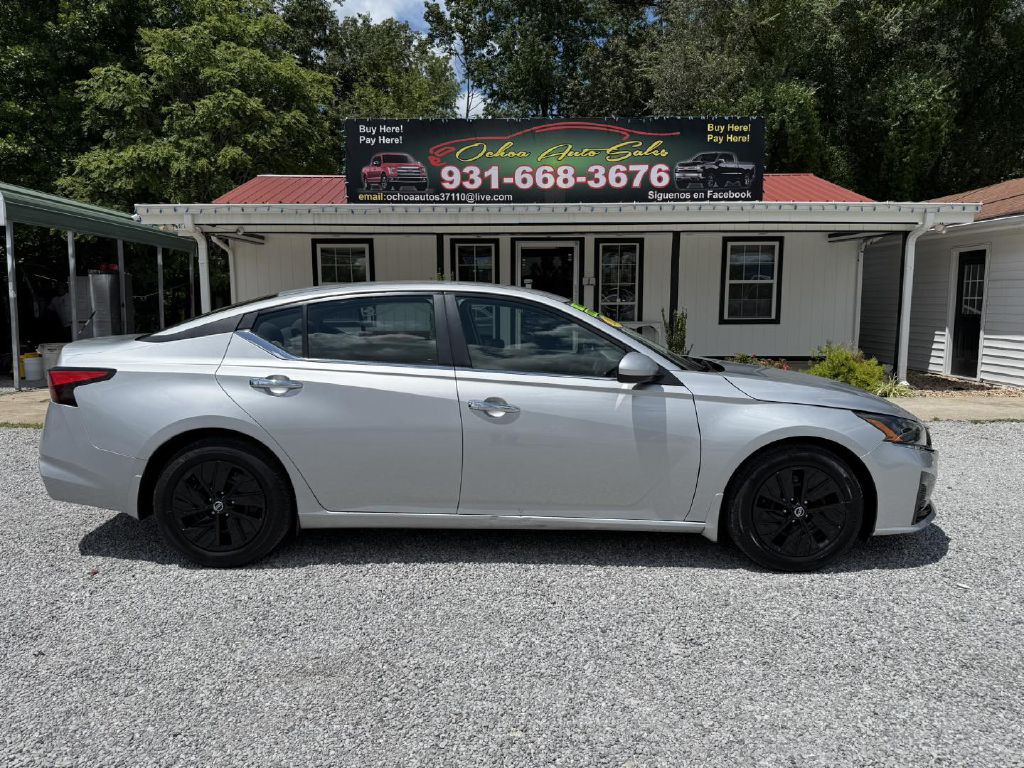 2023 Nissan Altima Image 8