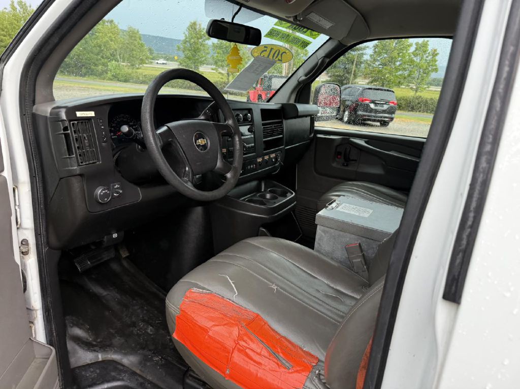 2015 Chevrolet Express Image 4