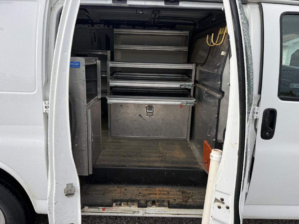 2015 Chevrolet Express Image 8