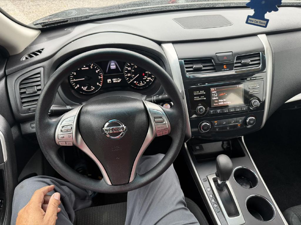 2015 Nissan Altima Image 1
