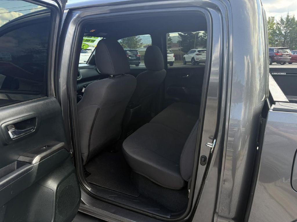 2016 Toyota Tacoma Image 3