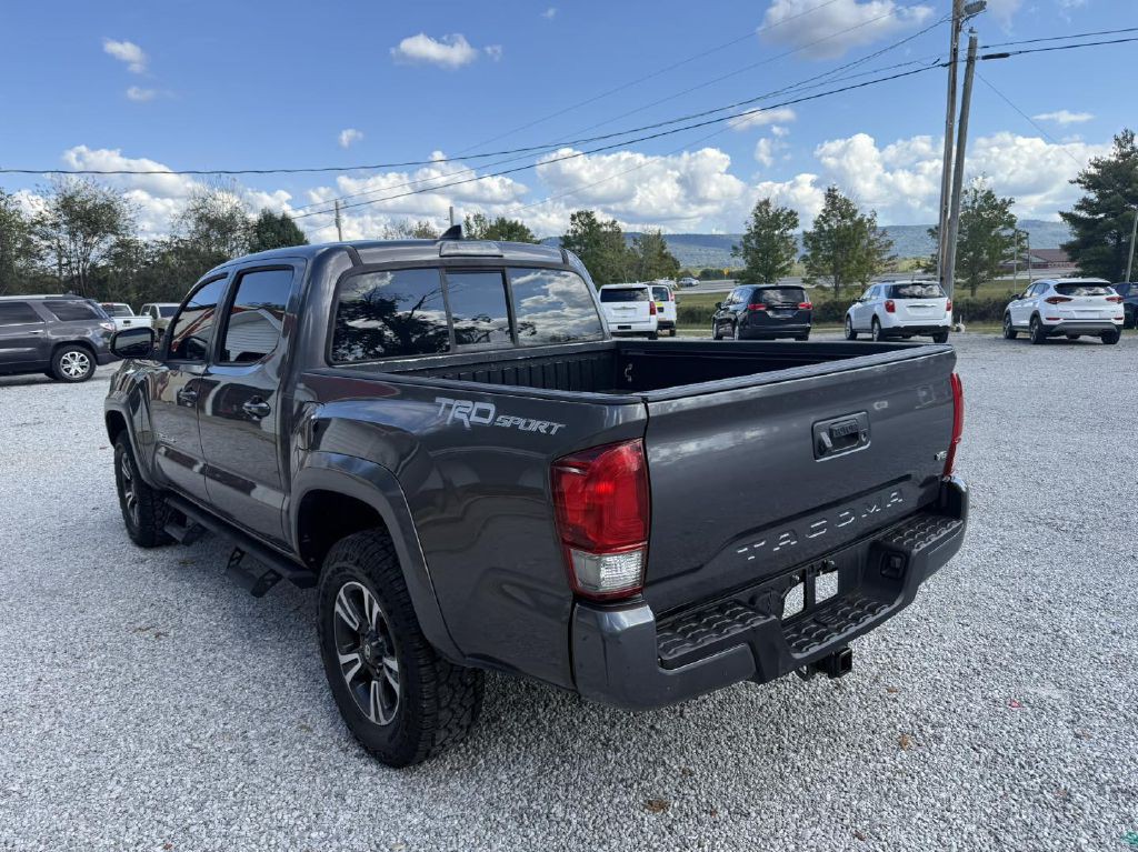 2016 Toyota Tacoma Image 8