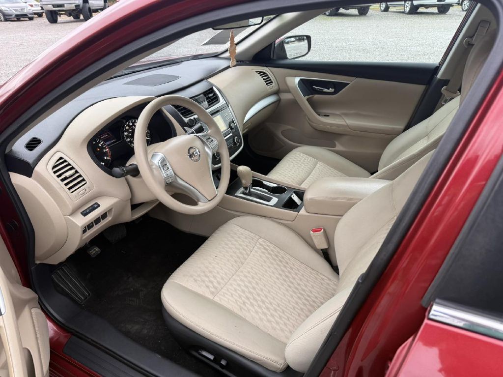 2016 Nissan Altima Image 2