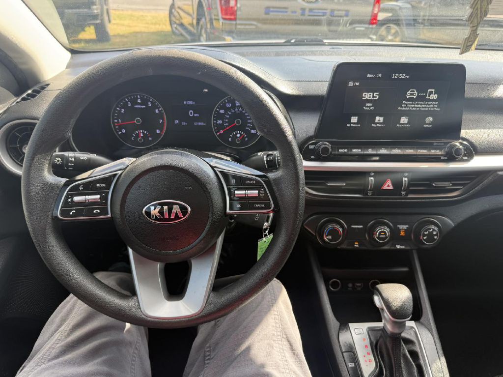 2021 Kia Forte Image 2