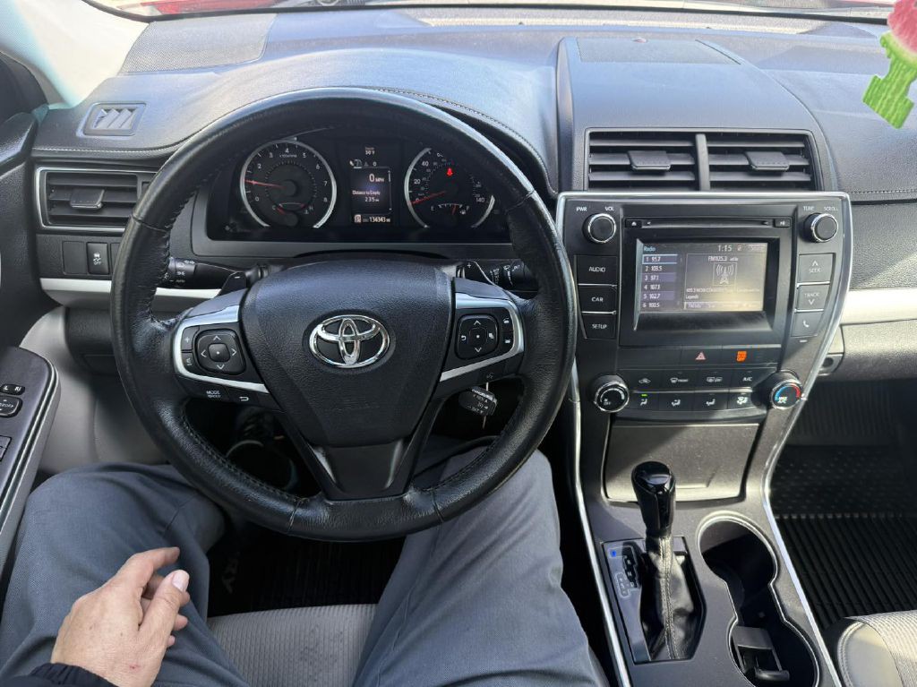 2017 Toyota Camry Image 3