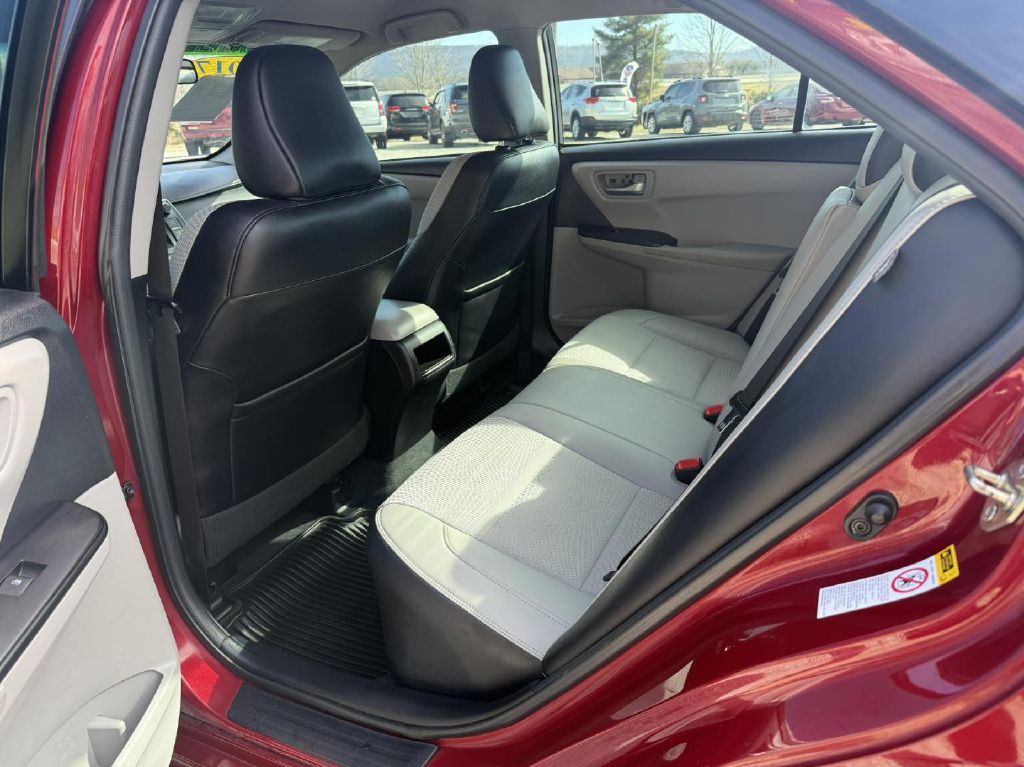 2017 Toyota Camry Image 4