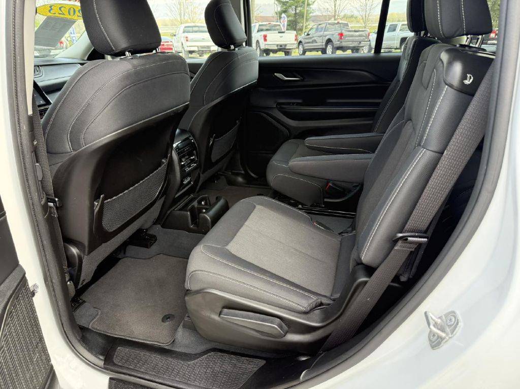 2023 Jeep Grand Cherokee Image 7