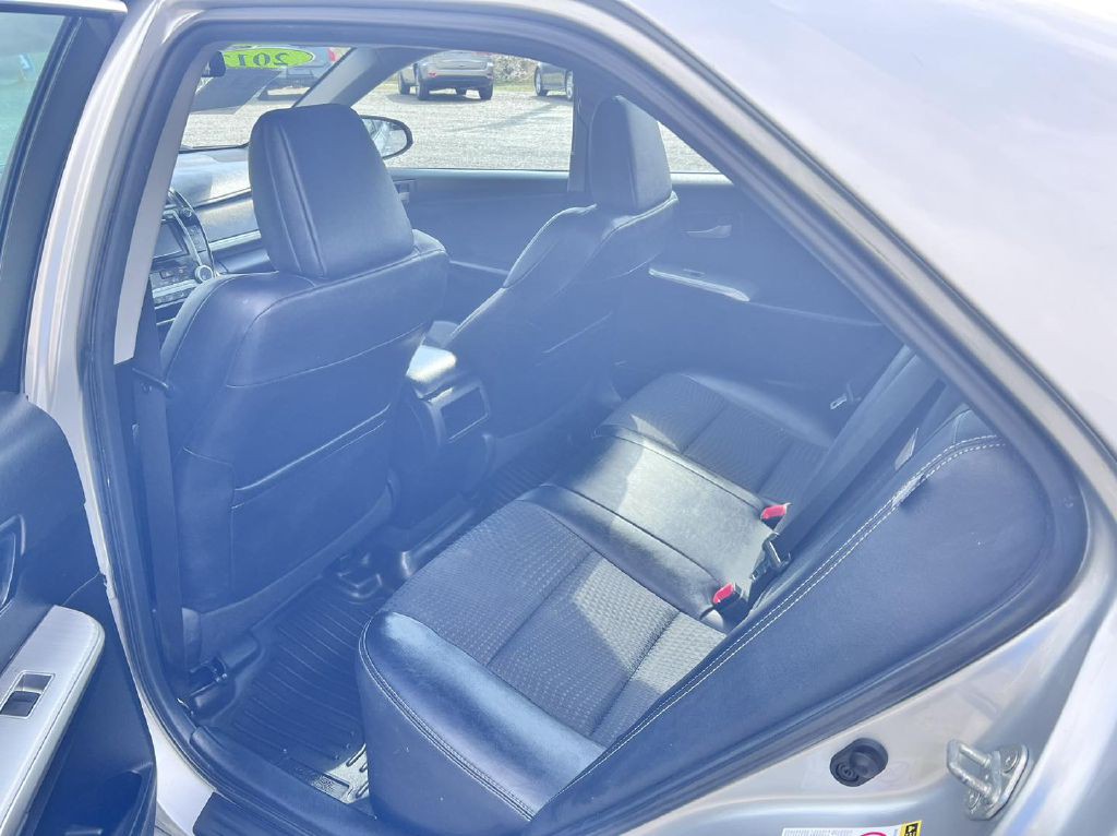 2012 Toyota Camry Image 2