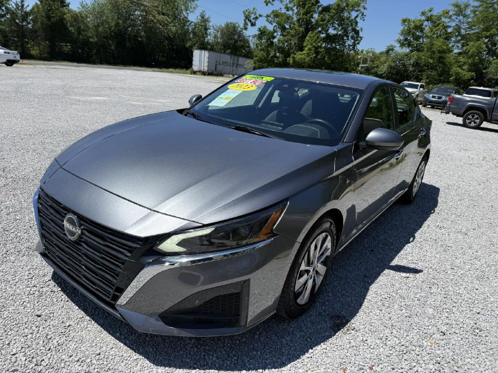 2023 Nissan Altima Image 6