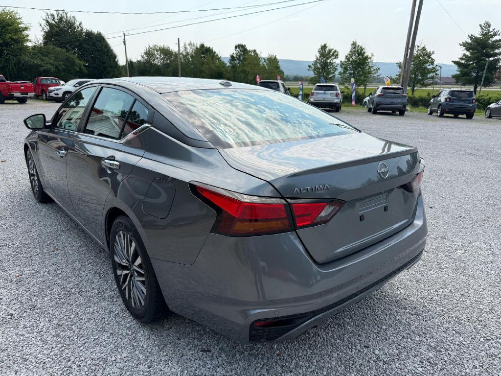 2023 Nissan Altima Image 4