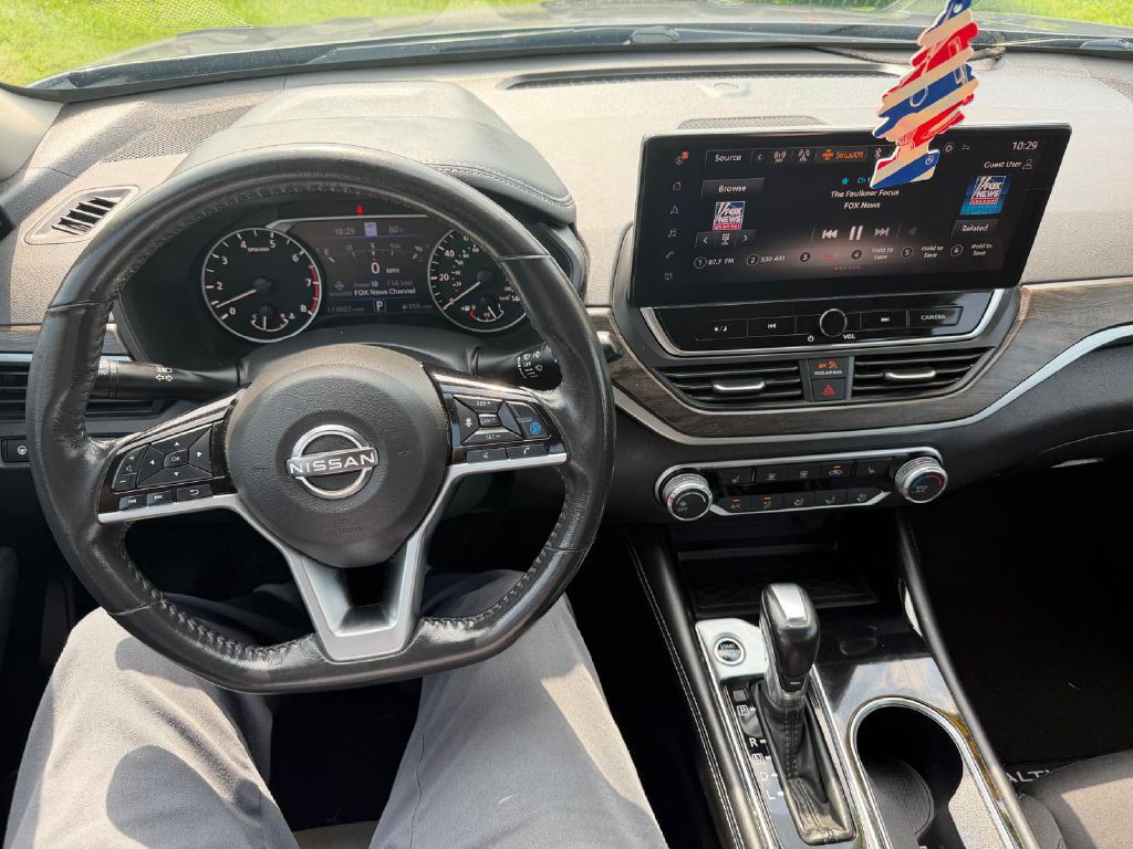 2023 Nissan Altima Image 8