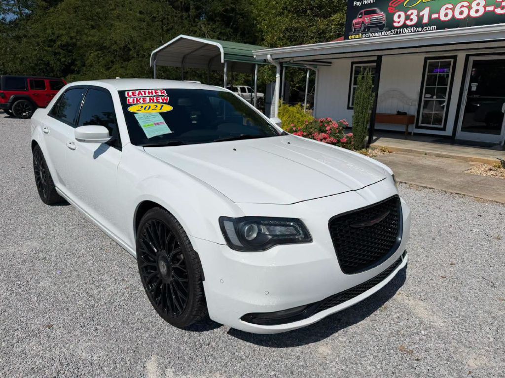2021 Chrysler 300 Image 2