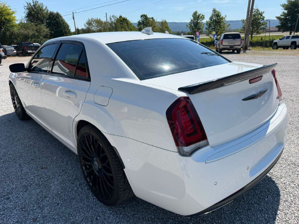 2021 Chrysler 300 Image 4