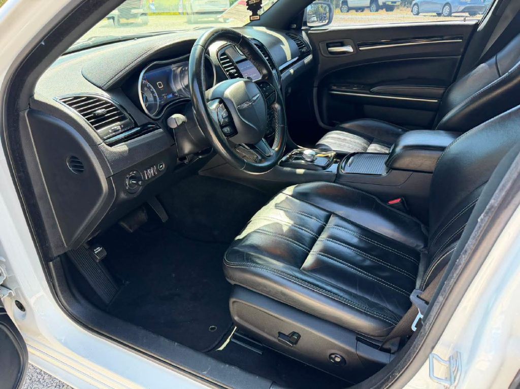 2021 Chrysler 300 Image 7