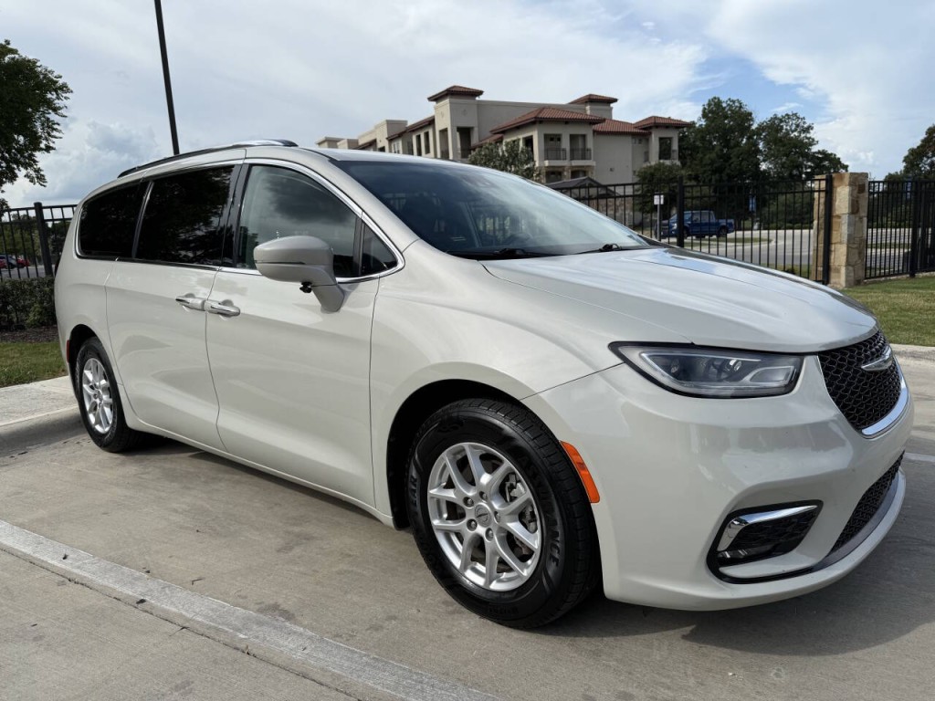 2021 Chrysler Pacifica Image 1